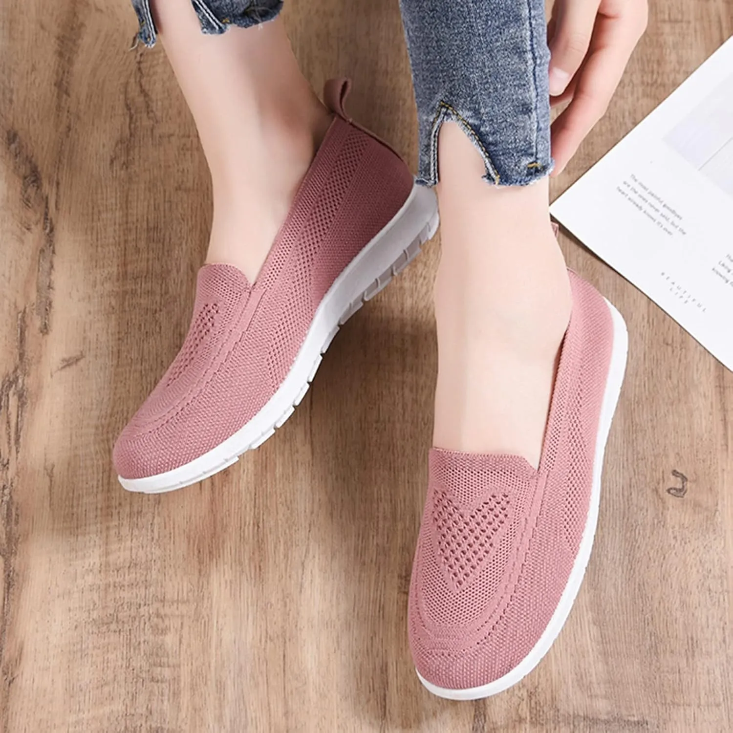 Women's Summer Mesh Breathable Walking Shoes with Arch Support, Non Slip Beach Casual Sneakers Dress Flat Sandals