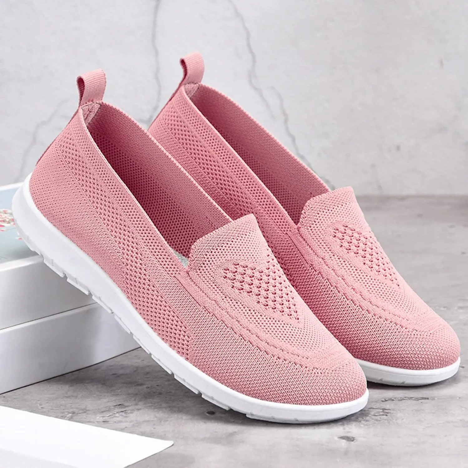 Women's Summer Mesh Breathable Walking Shoes with Arch Support, Non Slip Beach Casual Sneakers Dress Flat Sandals