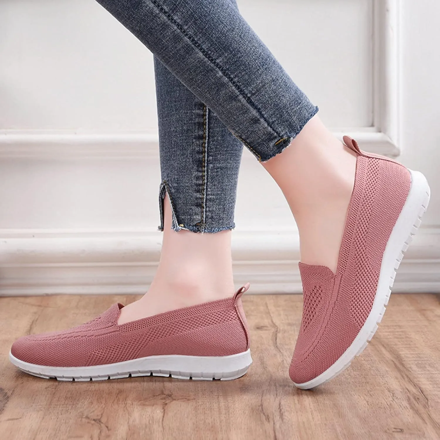Women's Summer Mesh Breathable Walking Shoes with Arch Support, Non Slip Beach Casual Sneakers Dress Flat Sandals